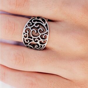Paparazzi Silver Swirl Ring